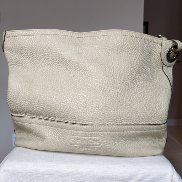 Coach Handbags - Coach Vintage Pebble Leather handbag
